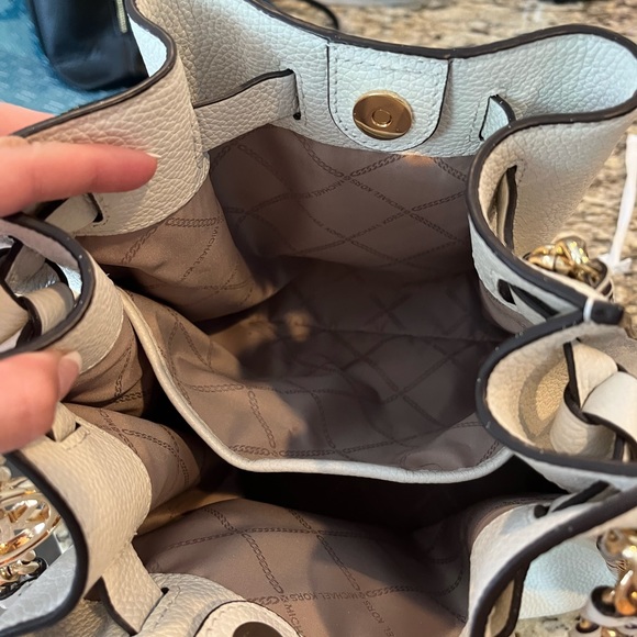 Michael Kors large pebbled leather shoulder bag - Picture 4 of 7